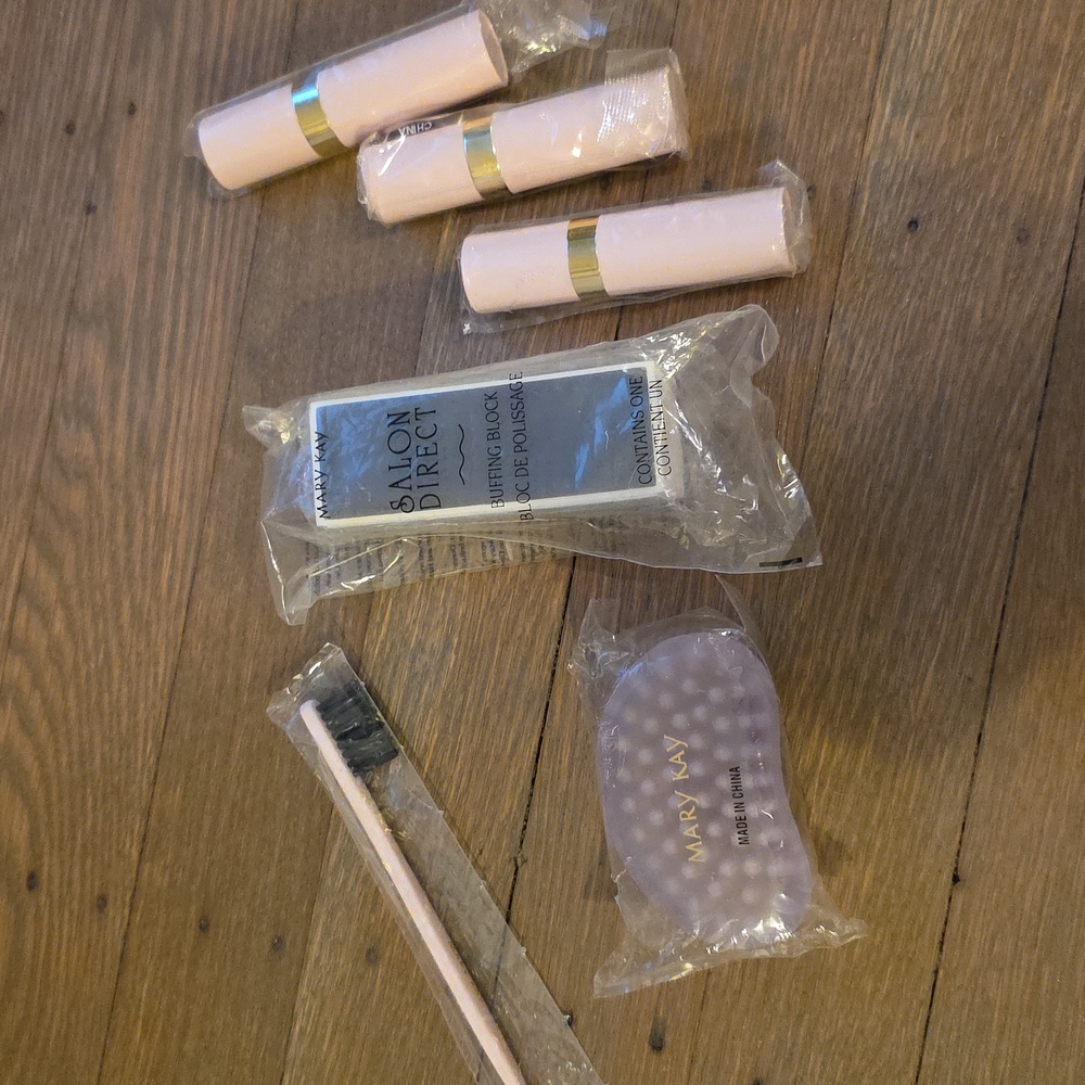 Mary Kay:3 Retractable Blush Brushes/Eyebrow Brush/Buffing Block & Nail Brush